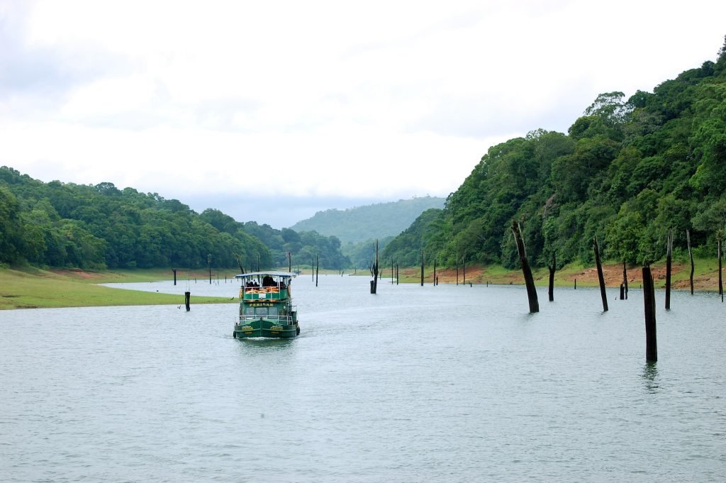 Boat trips on Proyar National Park