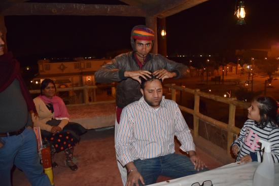 chokhi dhani head massage